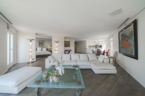 apartment in Cannes : Rent Huge penthouse on the Croisette and across the street from the Palais with panoramic views and pool on the roof - Photo 39