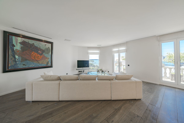 apartment in Cannes : Rent Huge penthouse on the Croisette and across the street from the Palais with panoramic views and pool on the roof - Photo 34