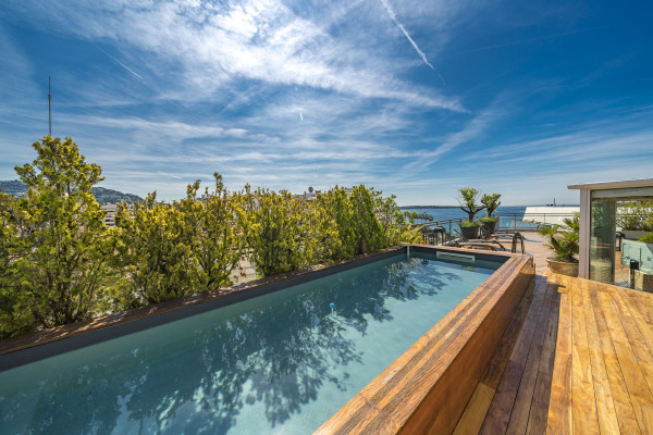 apartment in Cannes : Rent Huge penthouse on the Croisette and across the street from the Palais with panoramic views and pool on the roof - Photo 11