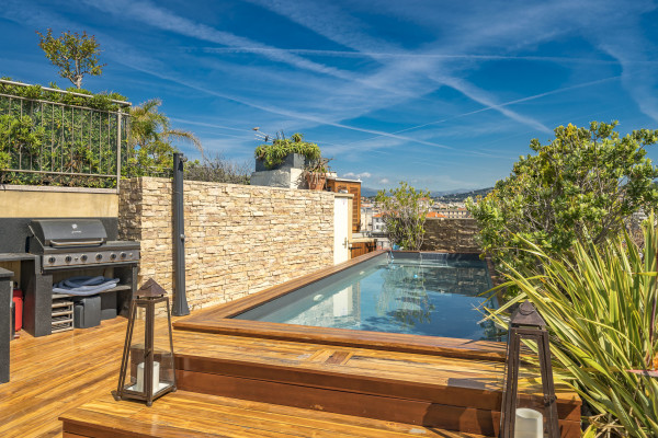 apartment in Cannes : Rent Huge penthouse on the Croisette and across the street from the Palais with panoramic views and pool on the roof - Photo 1