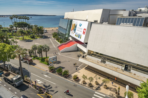 apartment in Cannes : Rent Huge penthouse on the Croisette and across the street from the Palais with panoramic views and pool on the roof - Photo 38
