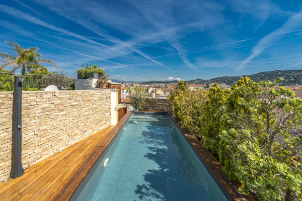 apartment in Cannes : Rent Huge penthouse on the Croisette and across the street from the Palais with panoramic views and pool on the roof - Photo 14