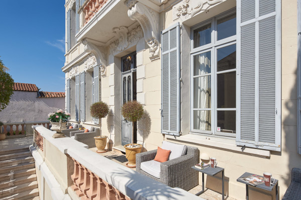 villa in Cannes : Rent gorgeous 5 bedroom villa with pool in the heart of Vallauris, Cannes with easy access to the Croisette, beaches with pool. - Photo 15