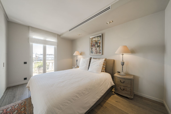 apartment in Cannes : Rent Huge penthouse on the Croisette and across the street from the Palais with panoramic views and pool on the roof - Photo 46