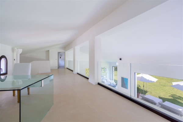 villa in Mougins : Rent Luxury Five Bedroom Villa with heated Swimming Pool in Mougins - Photo 14