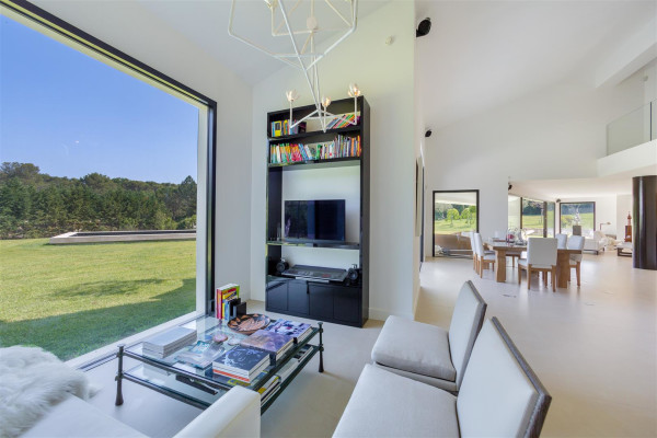villa in Mougins : Rent Luxury Five Bedroom Villa with heated Swimming Pool in Mougins - Photo 6