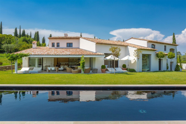 villa in Mougins : Rent Luxury Five Bedroom Villa with heated Swimming Pool in Mougins - Photo 1