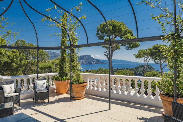 villa in Saint-Jean-Cap-Ferrat : Rent incredible 6 bedroom property located in St Jean Cap Ferrat with stunning views over the sea - Photo 29