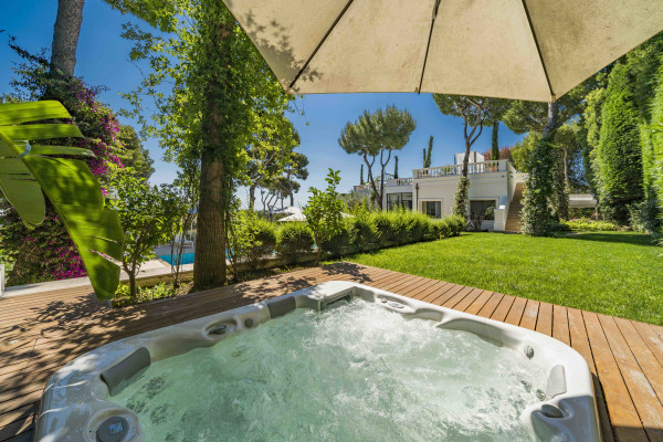 villa in Saint-Jean-Cap-Ferrat : Rent incredible 6 bedroom property located in St Jean Cap Ferrat with stunning views over the sea - Photo 11