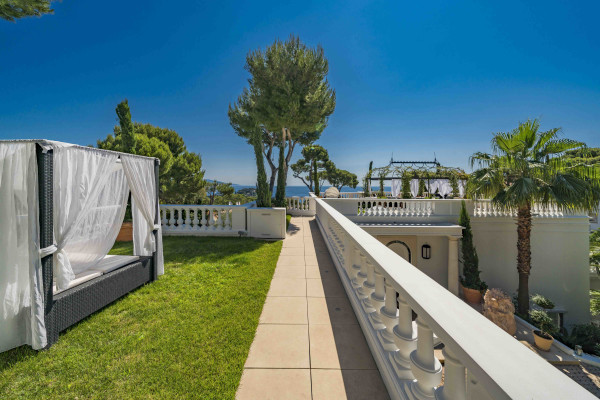 villa in Saint-Jean-Cap-Ferrat : Rent incredible 6 bedroom property located in St Jean Cap Ferrat with stunning views over the sea - Photo 21