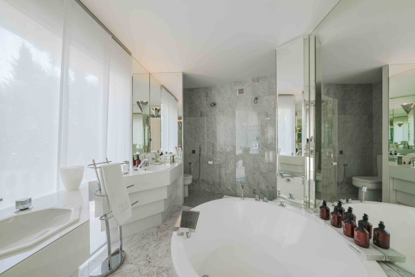villa in Saint-Jean-Cap-Ferrat : Rent incredible 6 bedroom property located in St Jean Cap Ferrat with stunning views over the sea - Photo 66