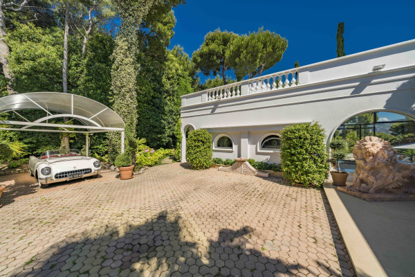 villa in Saint-Jean-Cap-Ferrat : Rent incredible 6 bedroom property located in St Jean Cap Ferrat with stunning views over the sea - Photo 10
