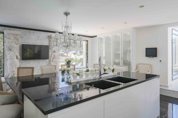 villa in Saint-Jean-Cap-Ferrat : Rent incredible 6 bedroom property located in St Jean Cap Ferrat with stunning views over the sea - Photo 83