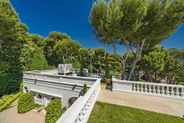 villa in Saint-Jean-Cap-Ferrat : Rent incredible 6 bedroom property located in St Jean Cap Ferrat with stunning views over the sea - Photo 34