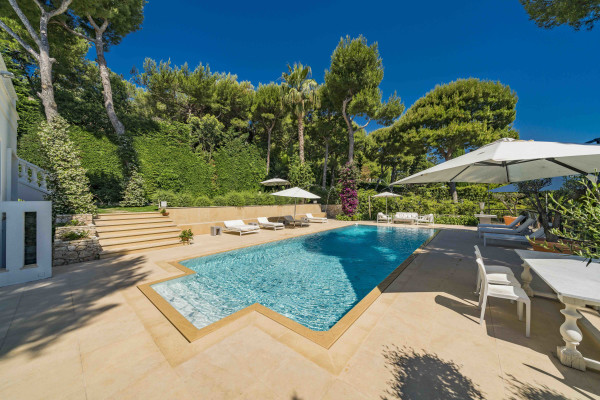 villa in Saint-Jean-Cap-Ferrat : Rent incredible 6 bedroom property located in St Jean Cap Ferrat with stunning views over the sea - Photo 14