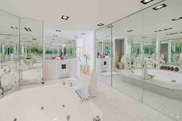 villa in Saint-Jean-Cap-Ferrat : Rent incredible 6 bedroom property located in St Jean Cap Ferrat with stunning views over the sea - Photo 69