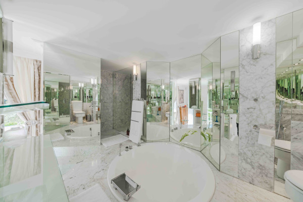 villa in Saint-Jean-Cap-Ferrat : Rent incredible 6 bedroom property located in St Jean Cap Ferrat with stunning views over the sea - Photo 61