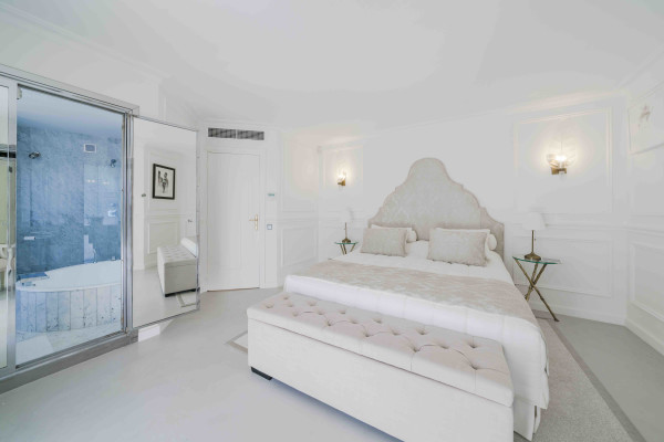 villa in Saint-Jean-Cap-Ferrat : Rent incredible 6 bedroom property located in St Jean Cap Ferrat with stunning views over the sea - Photo 65
