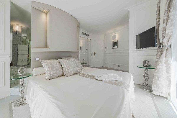 villa in Saint-Jean-Cap-Ferrat : Rent incredible 6 bedroom property located in St Jean Cap Ferrat with stunning views over the sea - Photo 63