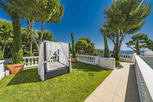 villa in Saint-Jean-Cap-Ferrat : Rent incredible 6 bedroom property located in St Jean Cap Ferrat with stunning views over the sea - Photo 23