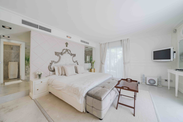 villa in Saint-Jean-Cap-Ferrat : Rent incredible 6 bedroom property located in St Jean Cap Ferrat with stunning views over the sea - Photo 67
