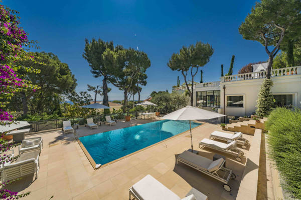 villa in Saint-Jean-Cap-Ferrat : Rent incredible 6 bedroom property located in St Jean Cap Ferrat with stunning views over the sea - Photo 17
