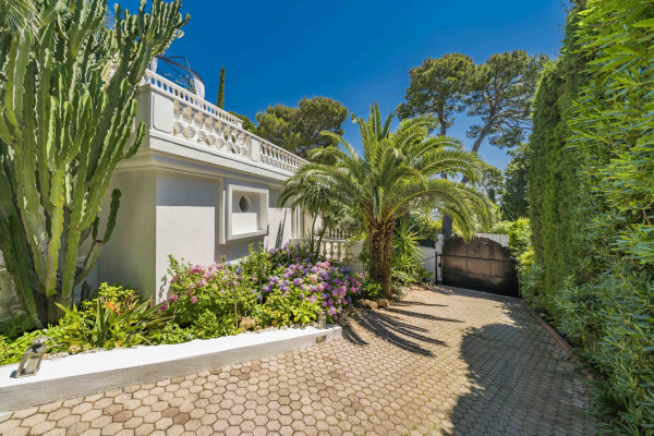 villa in Saint-Jean-Cap-Ferrat : Rent incredible 6 bedroom property located in St Jean Cap Ferrat with stunning views over the sea - Photo 86