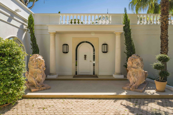 villa in Saint-Jean-Cap-Ferrat : Rent incredible 6 bedroom property located in St Jean Cap Ferrat with stunning views over the sea - Photo 9