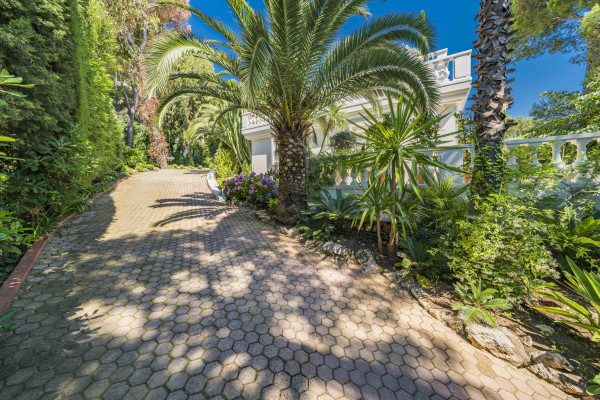 villa in Saint-Jean-Cap-Ferrat : Rent incredible 6 bedroom property located in St Jean Cap Ferrat with stunning views over the sea - Photo 0