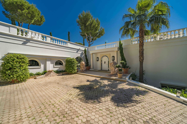 villa in Saint-Jean-Cap-Ferrat : Rent incredible 6 bedroom property located in St Jean Cap Ferrat with stunning views over the sea - Photo 7