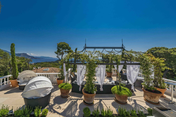 villa in Saint-Jean-Cap-Ferrat : Rent incredible 6 bedroom property located in St Jean Cap Ferrat with stunning views over the sea - Photo 33