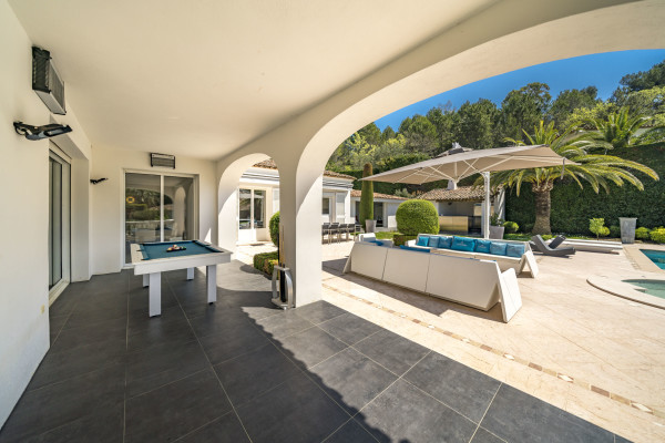 villa in Cannes : Rent 7 bedroom villa located in the hills of Cannes with quick and easy access to the beaches and the Croisette - Photo 27