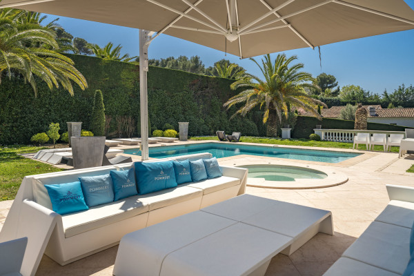 villa in Cannes : Rent 7 bedroom villa located in the hills of Cannes with quick and easy access to the beaches and the Croisette - Photo 29