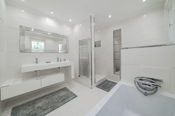 villa in Cannes : Rent 7 bedroom villa located in the hills of Cannes with quick and easy access to the beaches and the Croisette - Photo 56