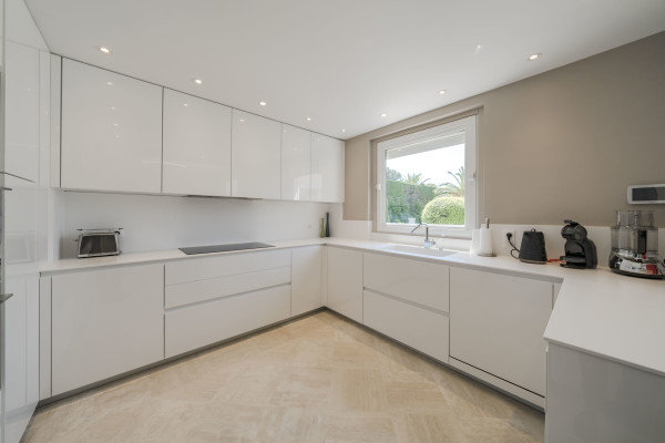 villa in Cannes : Rent 7 bedroom villa located in the hills of Cannes with quick and easy access to the beaches and the Croisette - Photo 62
