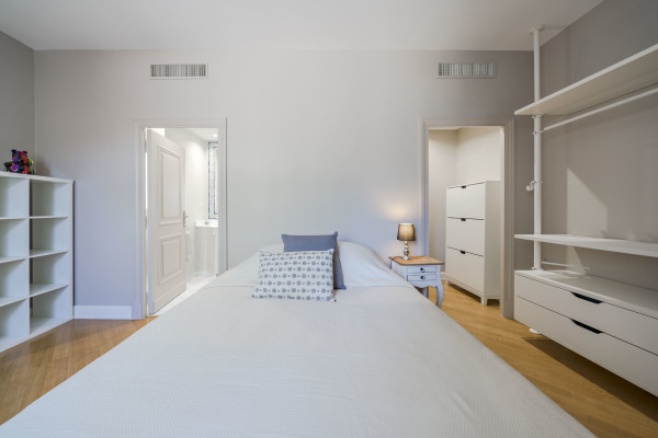 villa in Cannes : Rent 7 bedroom villa located in the hills of Cannes with quick and easy access to the beaches and the Croisette - Photo 41
