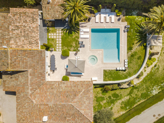 villa in Cannes : Rent 7 bedroom villa located in the hills of Cannes with quick and easy access to the beaches and the Croisette - Photo 16