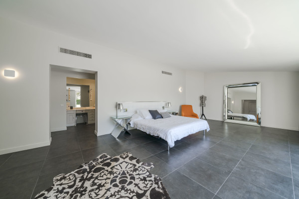 villa in Cannes : Rent 7 bedroom villa located in the hills of Cannes with quick and easy access to the beaches and the Croisette - Photo 51