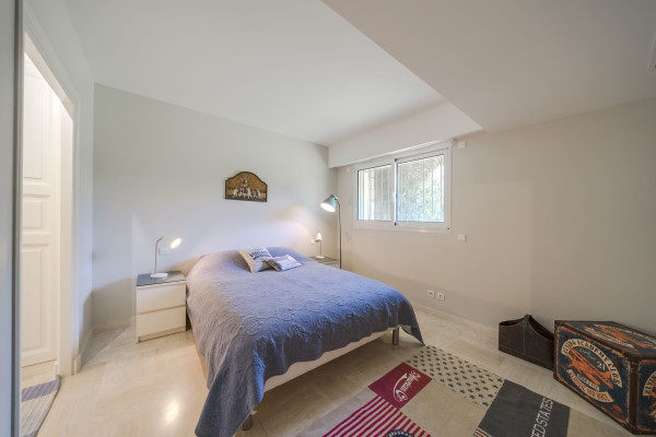 villa in Cannes : Rent 7 bedroom villa located in the hills of Cannes with quick and easy access to the beaches and the Croisette - Photo 37