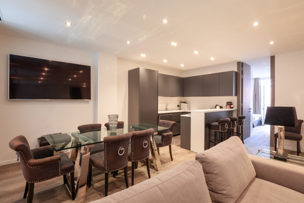 apartment in Cannes : Rent fantastic 4 bedroom apartment with terrace in the heart of Cannes - Photo 1