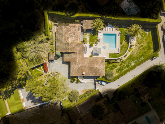 villa in Cannes : Rent 7 bedroom villa located in the hills of Cannes with quick and easy access to the beaches and the Croisette - Photo 14