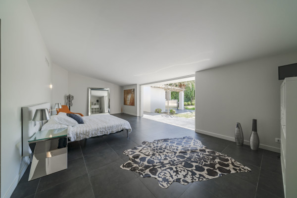 villa in Cannes : Rent 7 bedroom villa located in the hills of Cannes with quick and easy access to the beaches and the Croisette - Photo 46