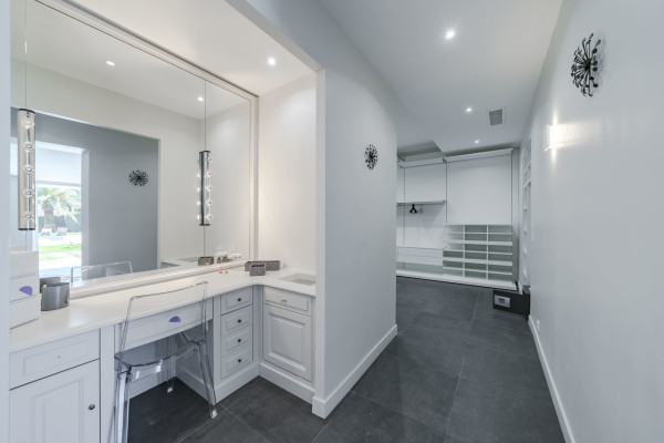 villa in Cannes : Rent 7 bedroom villa located in the hills of Cannes with quick and easy access to the beaches and the Croisette - Photo 55
