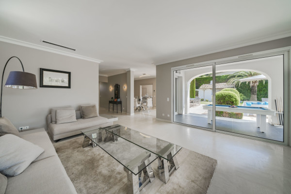 villa in Cannes : Rent 7 bedroom villa located in the hills of Cannes with quick and easy access to the beaches and the Croisette - Photo 68