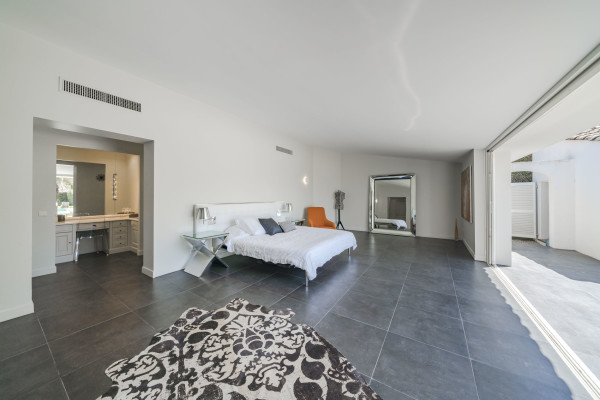 villa in Cannes : Rent 7 bedroom villa located in the hills of Cannes with quick and easy access to the beaches and the Croisette - Photo 50