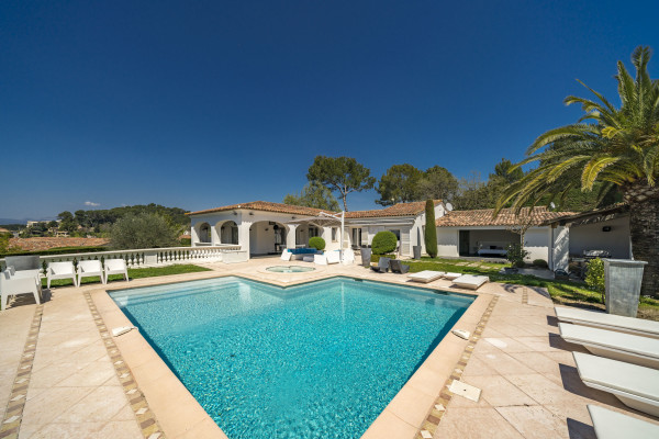 villa in Cannes : Rent 7 bedroom villa located in the hills of Cannes with quick and easy access to the beaches and the Croisette - Photo 21
