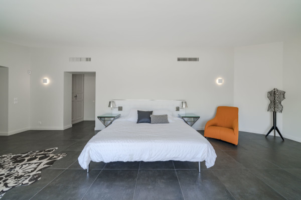 villa in Cannes : Rent 7 bedroom villa located in the hills of Cannes with quick and easy access to the beaches and the Croisette - Photo 47