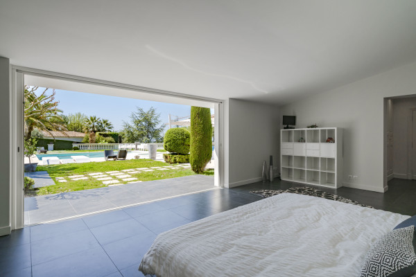 villa in Cannes : Rent 7 bedroom villa located in the hills of Cannes with quick and easy access to the beaches and the Croisette - Photo 49