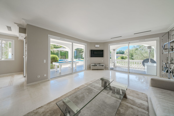 villa in Cannes : Rent 7 bedroom villa located in the hills of Cannes with quick and easy access to the beaches and the Croisette - Photo 69