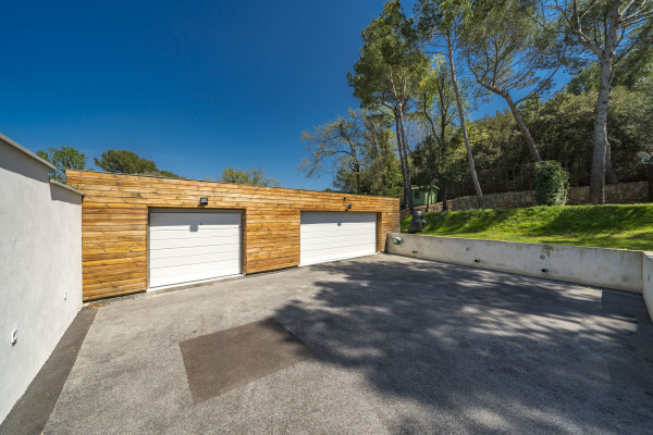villa in Cannes : Rent 7 bedroom villa located in the hills of Cannes with quick and easy access to the beaches and the Croisette - Photo 80